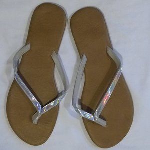 HOLOGRAM FLIP FLOPS NWOT !!!   9/10   2 CUTE !!